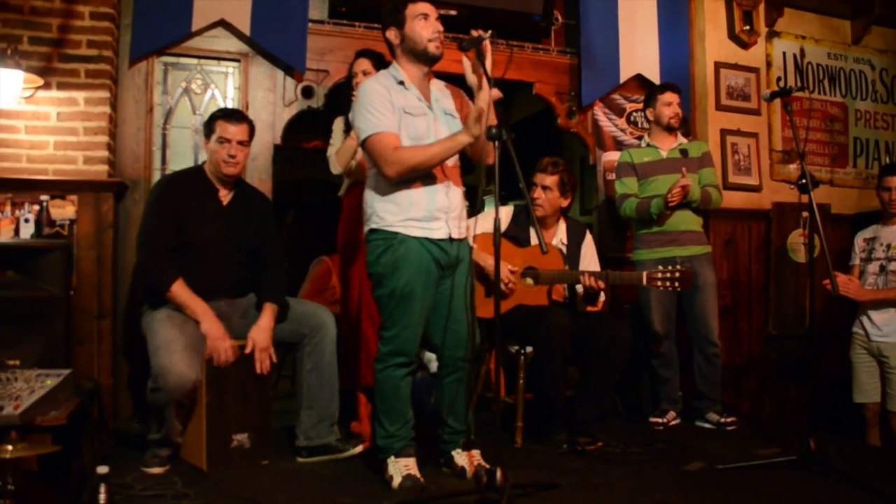 Marina , se baja del escenario y baila por bulerias....ole (1080p)