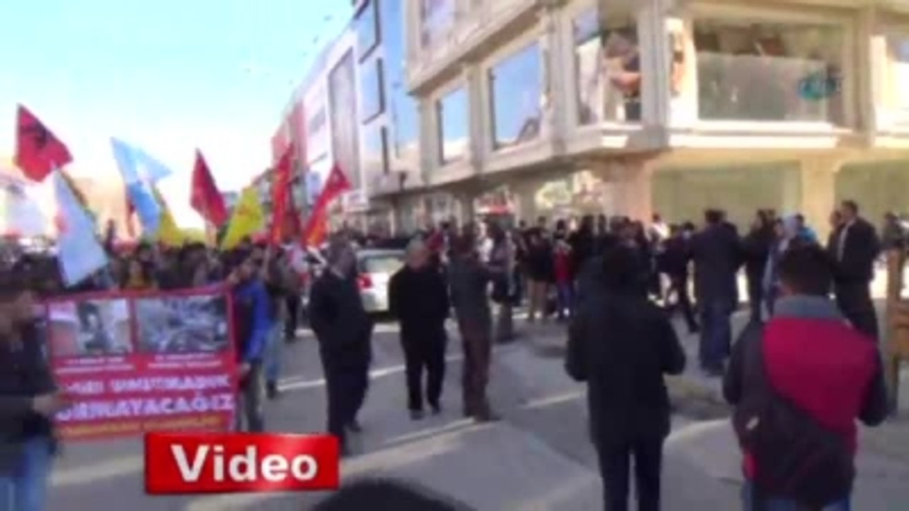 Erzincan'da Karşıt Görüşlü Gruplar Birbirine Girdi