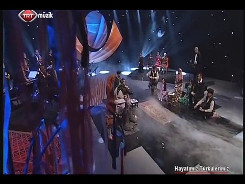 Neşe DİLEKÇİOĞLU-Yüksek ayvanlar da bülbüller öter-Bilge DEDE-Orhan DOĞAN-Şef:Ömer Hayri UZUN