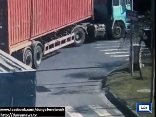 Do You Know Which Country Uses a Special Mechanism To Turn The Bus ?