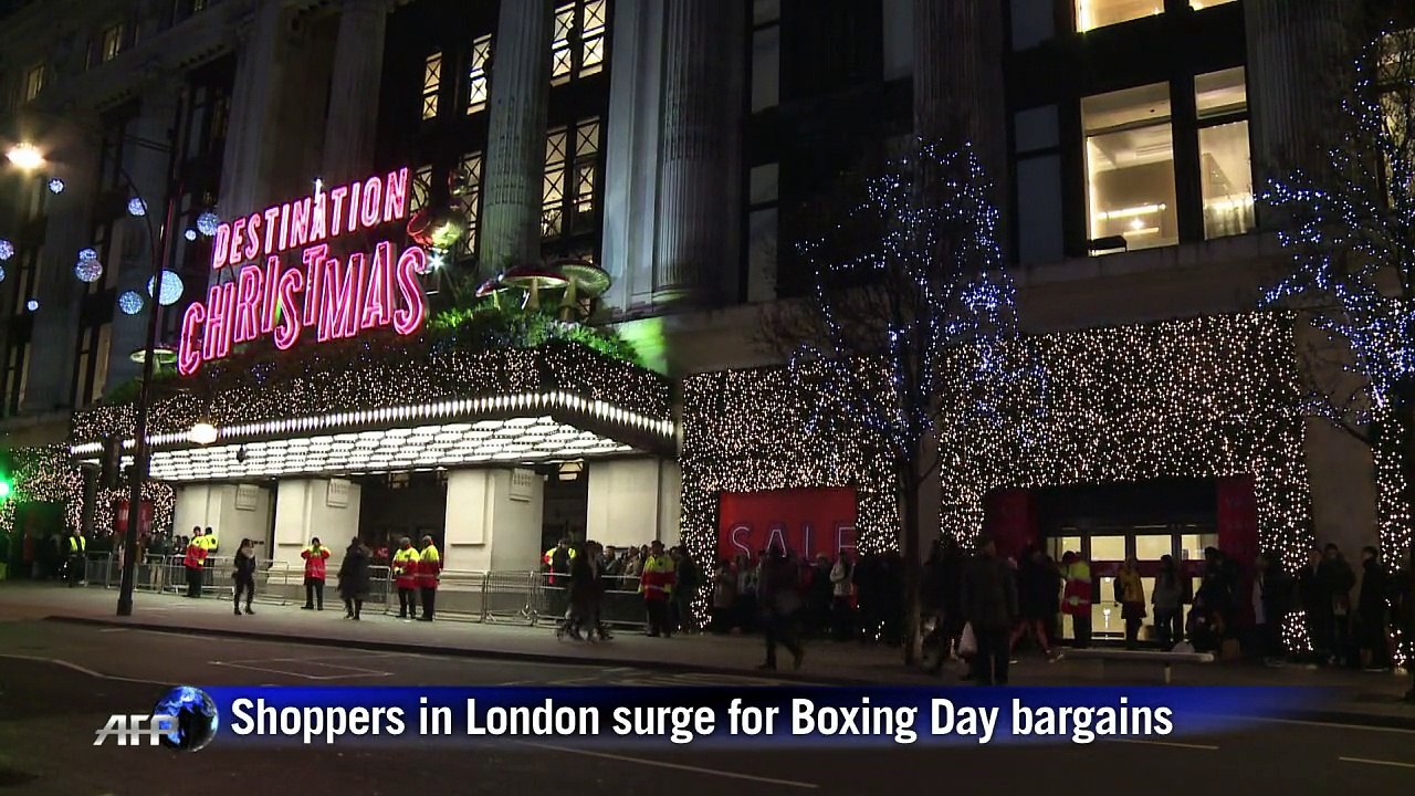 Sale shoppers surge on Selfridges for Boxing Day bargains