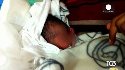 Ιταλία: Νιγηριανή γέννησε εν πλω στη διάρκεια επιχείρησης διάσωσης