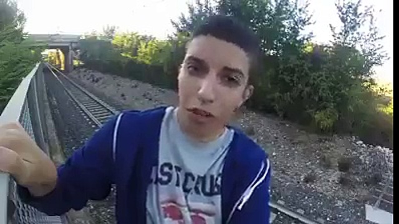 Tren Altına Yatma