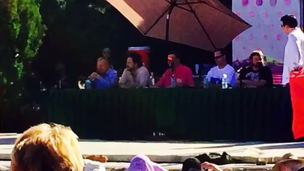 Breaking News! UFO Sightings Alien Cryptid Visits Major Public Event! Aug 2014