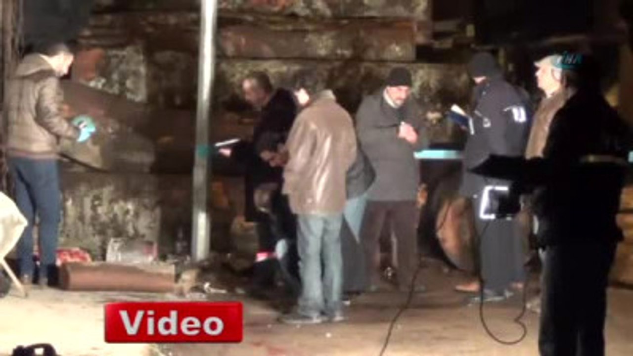 Arkadaşını Boğazını Keserek Öldürdü