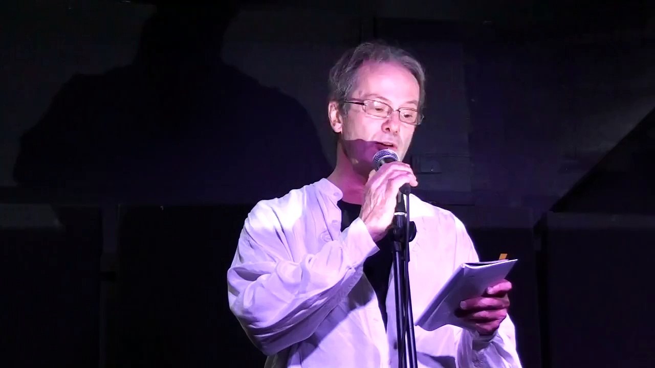 Réal Lavigne lisant Le vieillard du recueil Fable et Parabole de Micael Ognibene