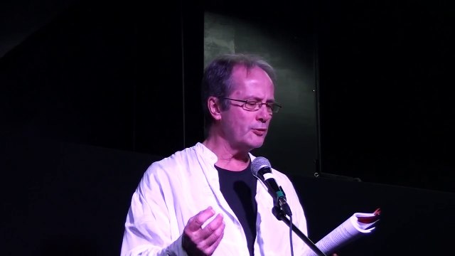 Réal Lisant Je me hais puisque je t'aime du recueil Memento mori_ memento vivere