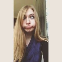 Girl Make Funny Acts on Live Phone Call