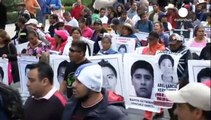 Familiares dos estudantes desaparecidos protestaram na cidade do México