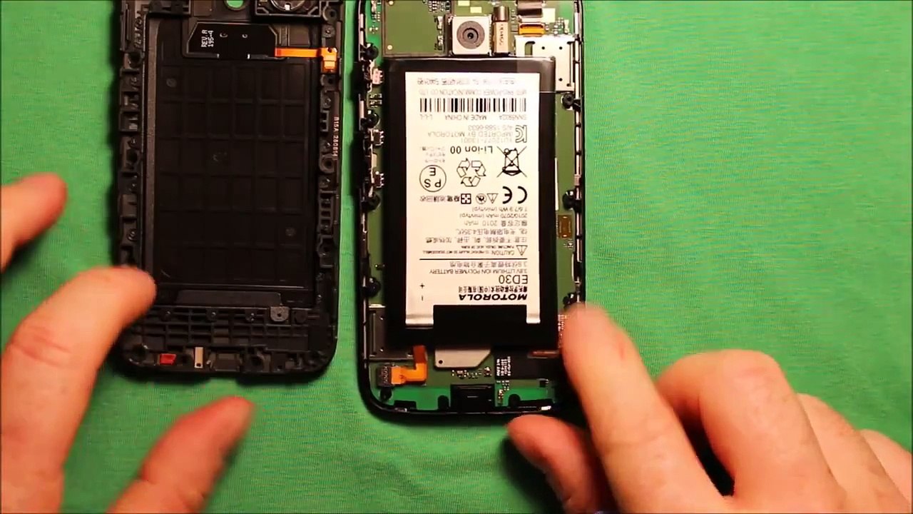 How to Remove Back Cover / Battery Door of Motorola Moto G / Moto G LTE / Moto G 4G