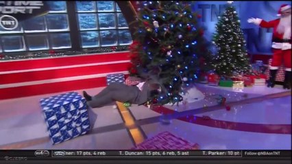 Download Video: Shaquille O'Neal destroys Christmas Tree On Inside The NBA - Violent fall into the tree...