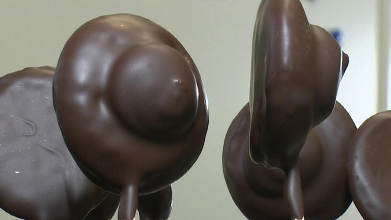 Cuisinez fêtes: sucettes de sablé breton au caramel et chocolat