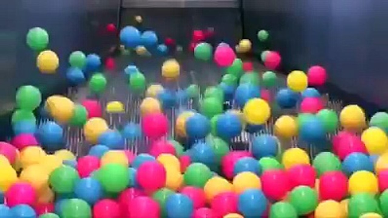 Amazing escalator experiment beautiful prank
