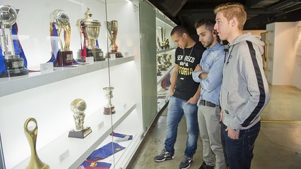 Ferrao, Usín y Bateria visitan el Museo del FC Barcelona