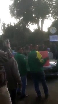 عمال نادي الجزيرة يتظاهرون للمطالبة بتحسين أوضاعهم