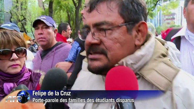 Mexique: les familles des étudiants disparus manifestent
