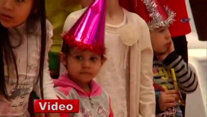 Lösemili Çocuklar Erken Yılbaşı Partisiyle Eğlendi