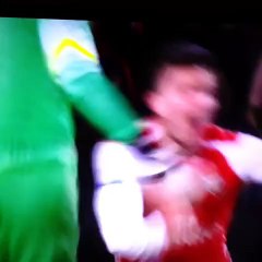 Le coup de tête d'Olivier Giroud au défenseur de Queens Park Rangers, Nedum Onuoha