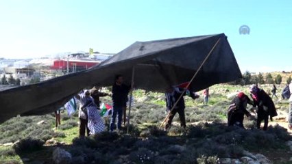 Filistinli Aktevistler, Bakan Ebu Ayn İçin Temsili "Çadır Köy" Kurdu