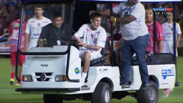 Neymar drive the cart after Robinho fake injury - Neymar Friends vs Sao Paulo Friends 2014