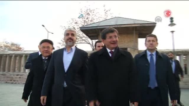 Davutoğlu ve Halid Meşal, Mevlana Müzesi'ni Ziyaret Etti