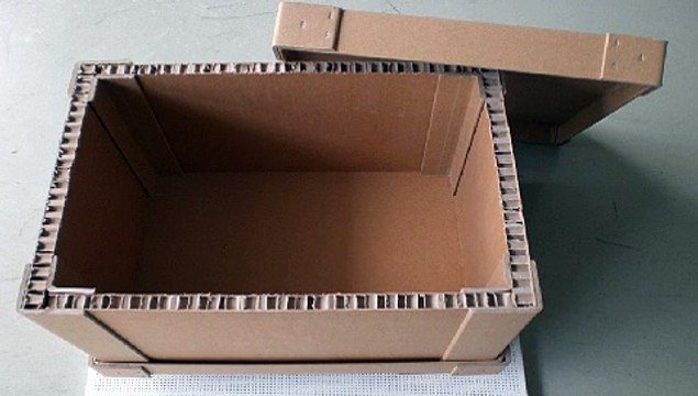 corrugated shipping boxes