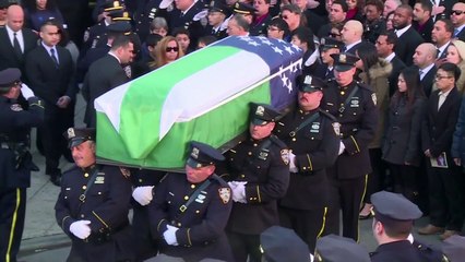 Policía de Nueva York despide a colega asesinado