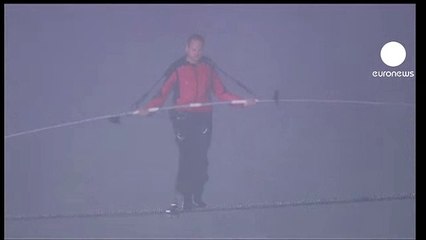 Niagara Şelalesi'ni ip üstünde geçti