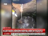 Kuyuya düşen sokak köpeğini defalarca çekerek kurtarmaya çalıştılar