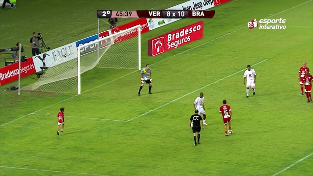 Zico encerra Jogo das Estrelas com gol no fim