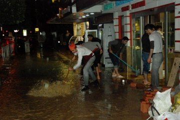 Manavgat'ta Etkili Sağanak Yağış