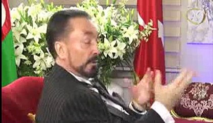 Papa Darwinizmi ve materyalizmi kabul ediyor asıl İncil’i kabul etmeli.