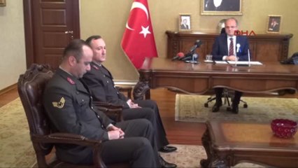 Tamamı - Özgecan Cinayetini Aydınlatan Jandarmaya, Vali'den 'Başarı Belgesi'