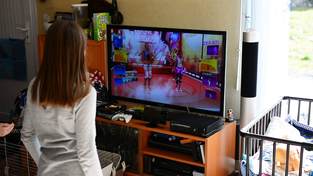 Valentine & Juliette jouent sur Kinect