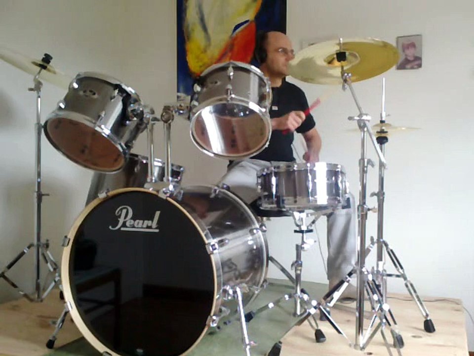 Ma 1ère répétition de batterie avec Luke en musique de fond...cool !!!
