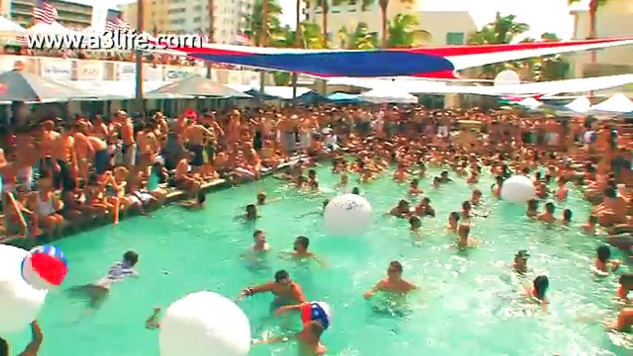 Pool Party Girls!
