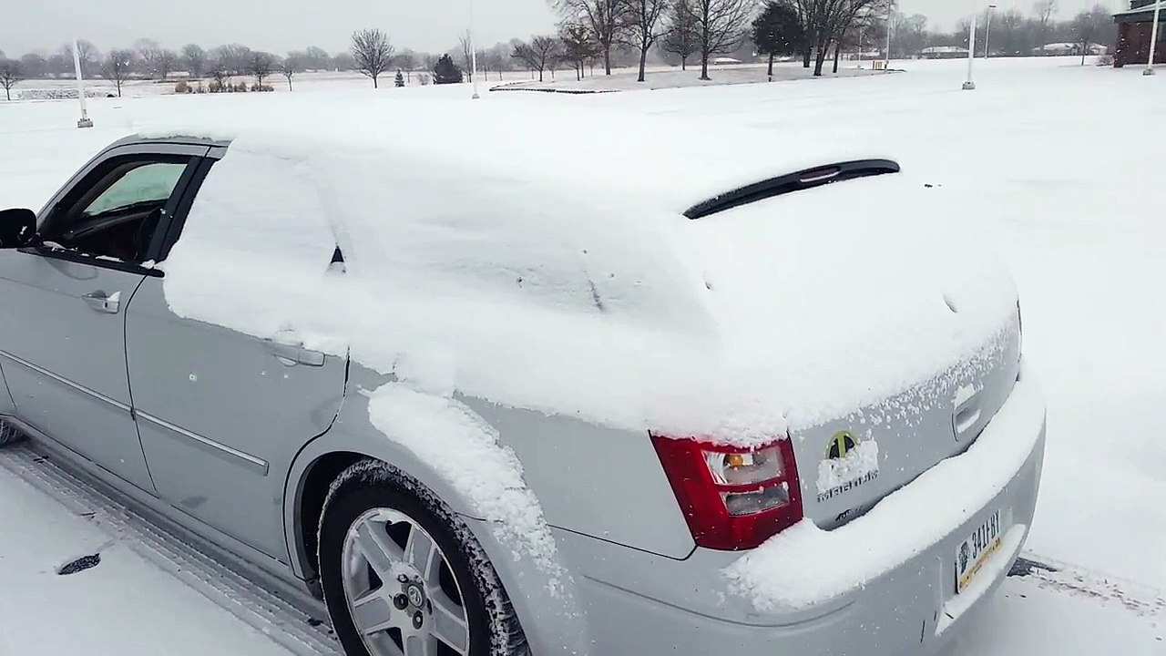 Marre de la neige sur votre voiture? Voici la solution