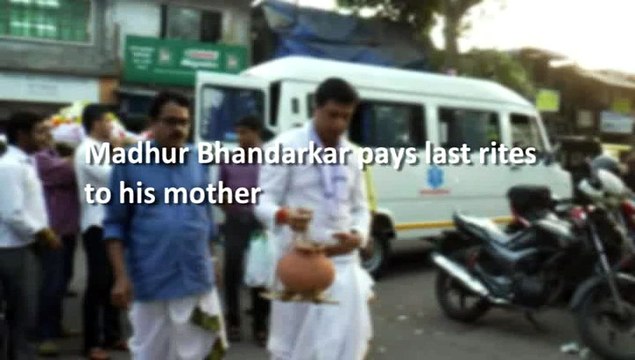 Madhur Bhandarkar pays last rites to his mother