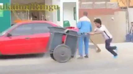 Şiddeti sevmem ama bu adam sopalık