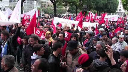 مئات التونسيين يتظاهرون "ضد الارهاب"