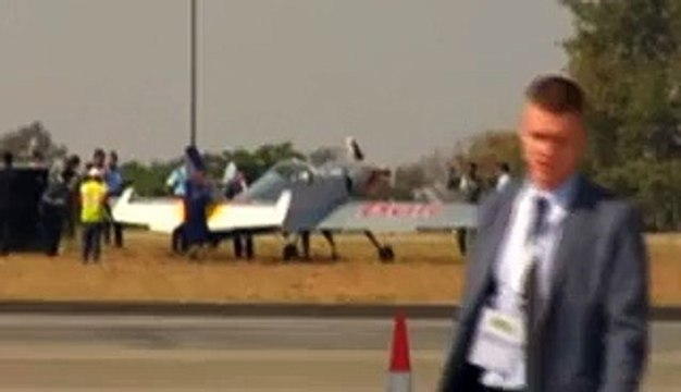 Planes are near to Crash at India airshow - Video Dailymotion