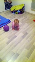 Lou-Anne qui fait du 4 pattes