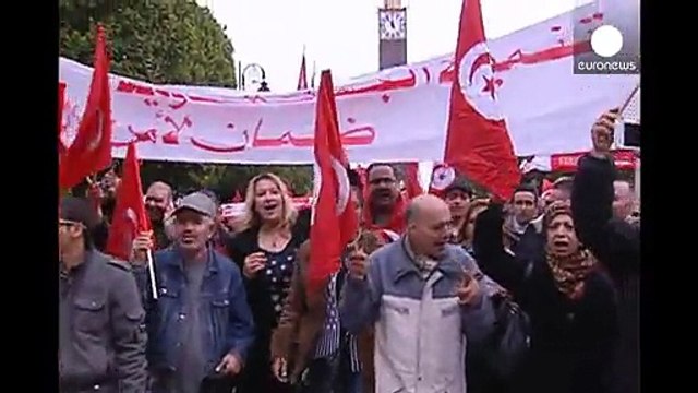 تونس: الأحزاب السياسية تتظاهر تنديدا بالإرهاب