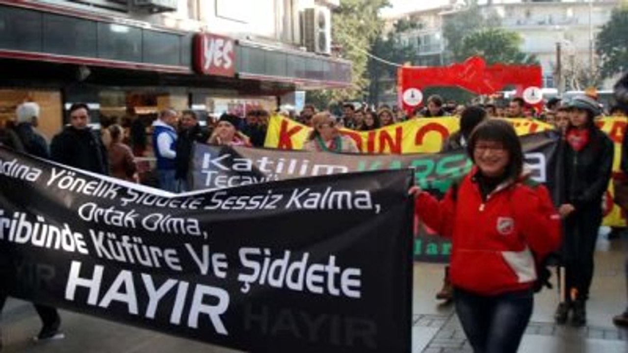 İzmir - Karşıyaka ve Göztepe Taraftarları Özgecan İçin Yürüdü