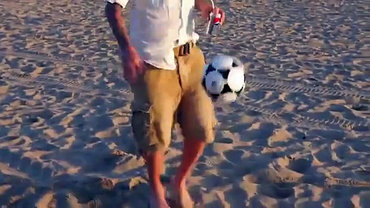 David Bekham, il fait un truc de ou sur la plage