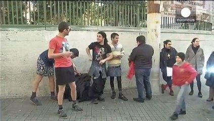 Männer in Mini-Röcken demonstrieren gegen Gewalt an Frauen