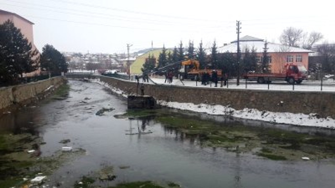 Yozgat Sorgun'da Minibüs Dereye Uçtu: 2 Yaralı