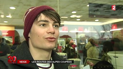 La neige provoque le chaos sur la route des vacances