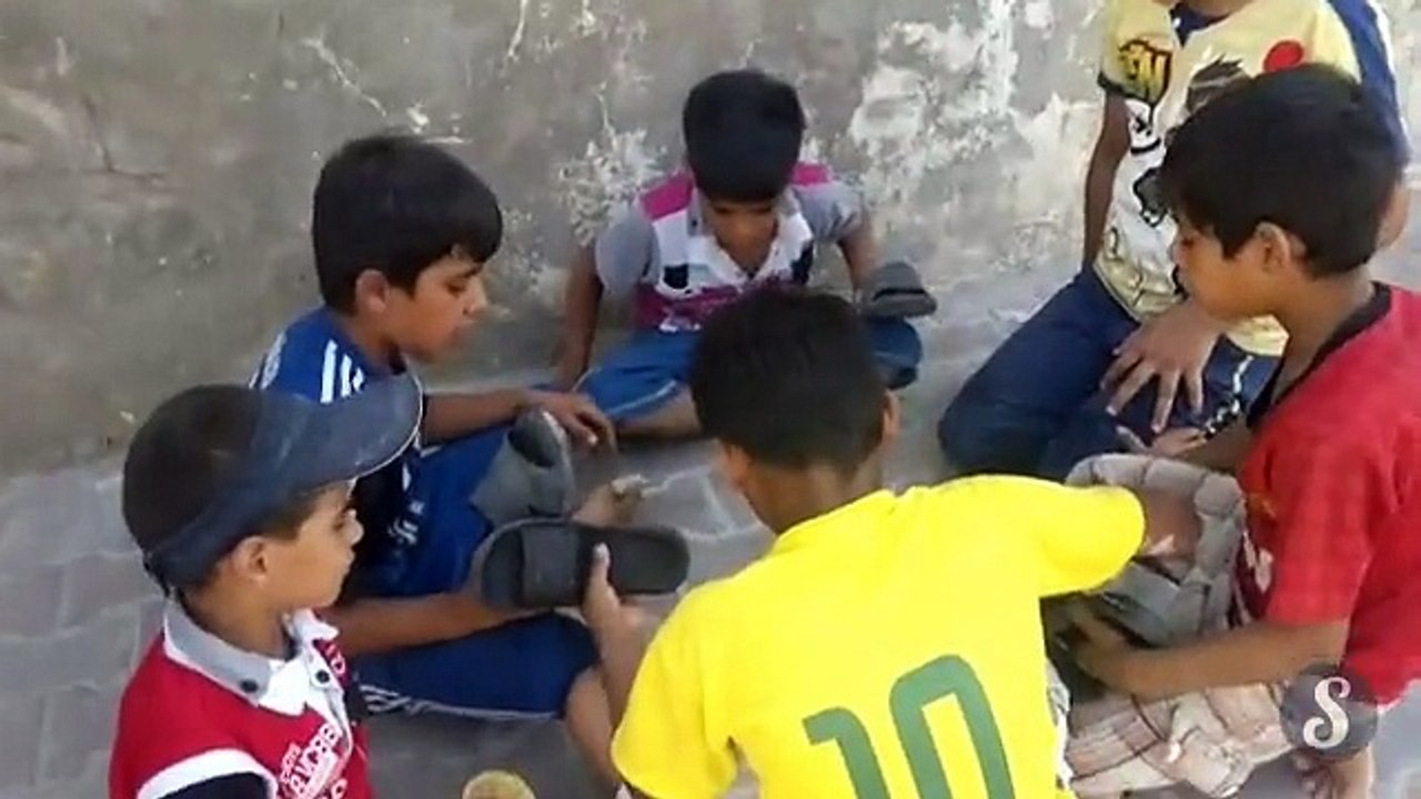 Jeu de la bouteille entre mecs