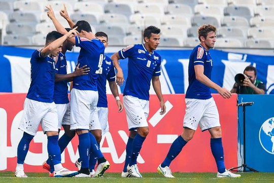 Leandro Damião brilha e Cruzeiro vence no Mineirão